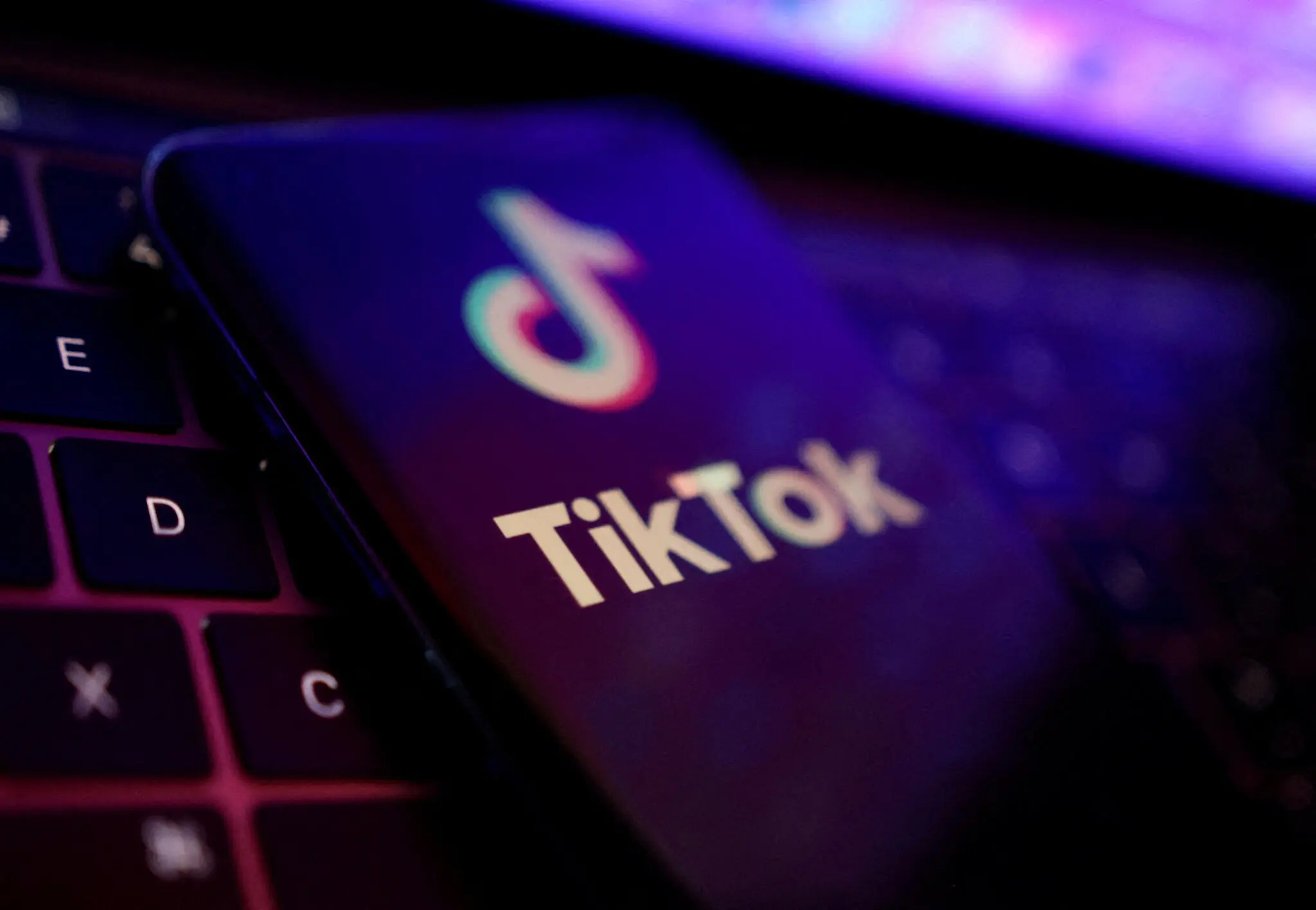 TikTok як поле приниження: як школярські відео руйнують авторитет учителя